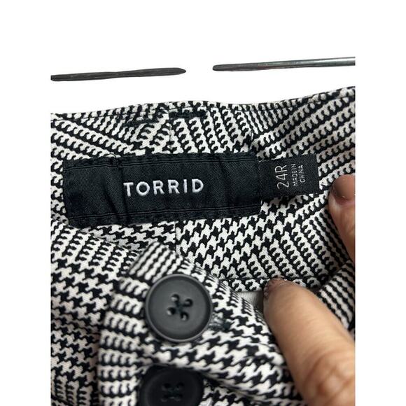 Torrid Black and White Houndstooth Women's Pants Size 24R - Picture 5 of 10